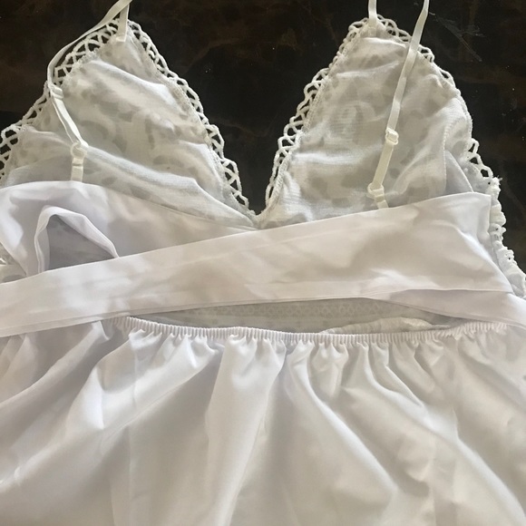 🎉3XHP🎉LAST ONE! White Lace Low Cut Party Dress! - Picture 8 of 8